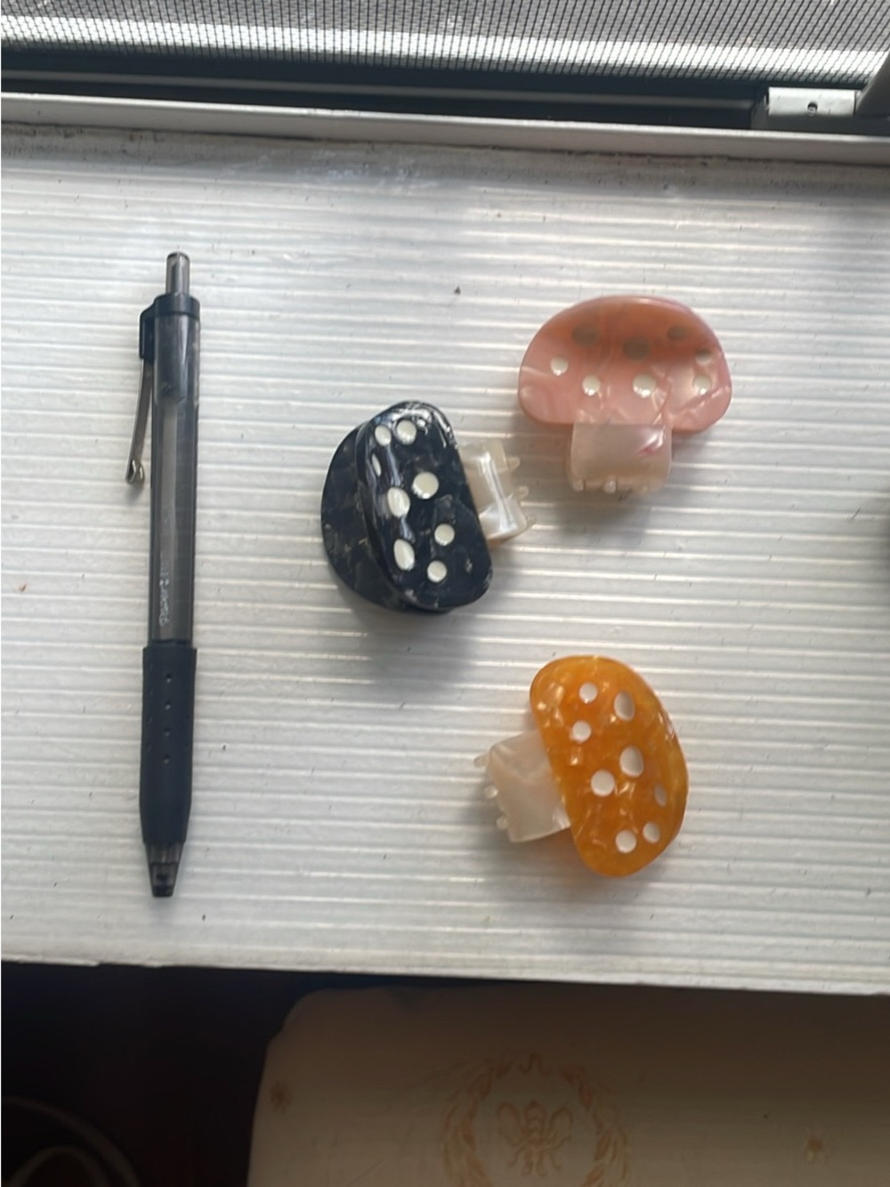 Hair Clips - Picture 4 of 5